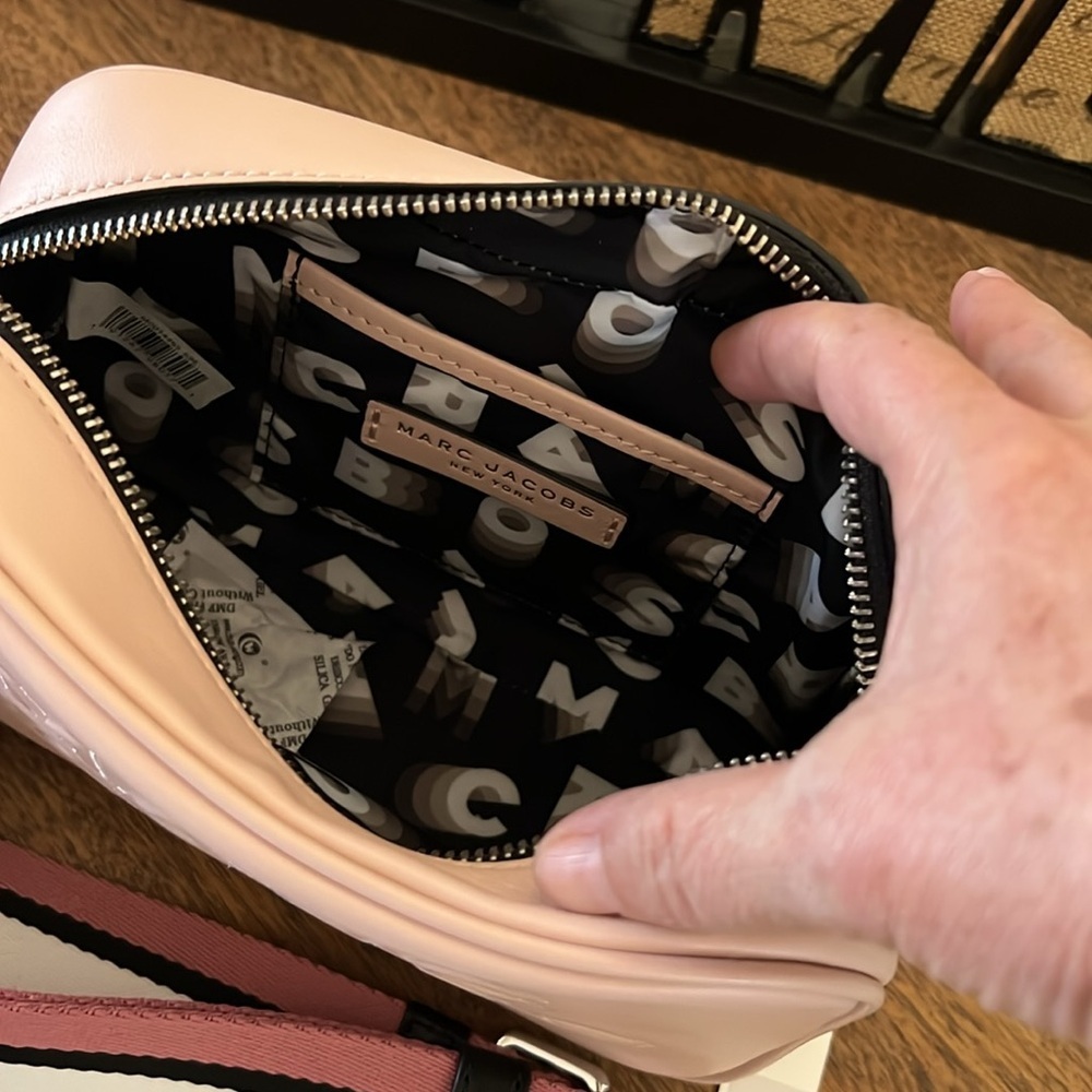 Marc Jacobs Peach Whip Crossbody Camera Bag with Logo Strap - NWT - Picture 2 of 3